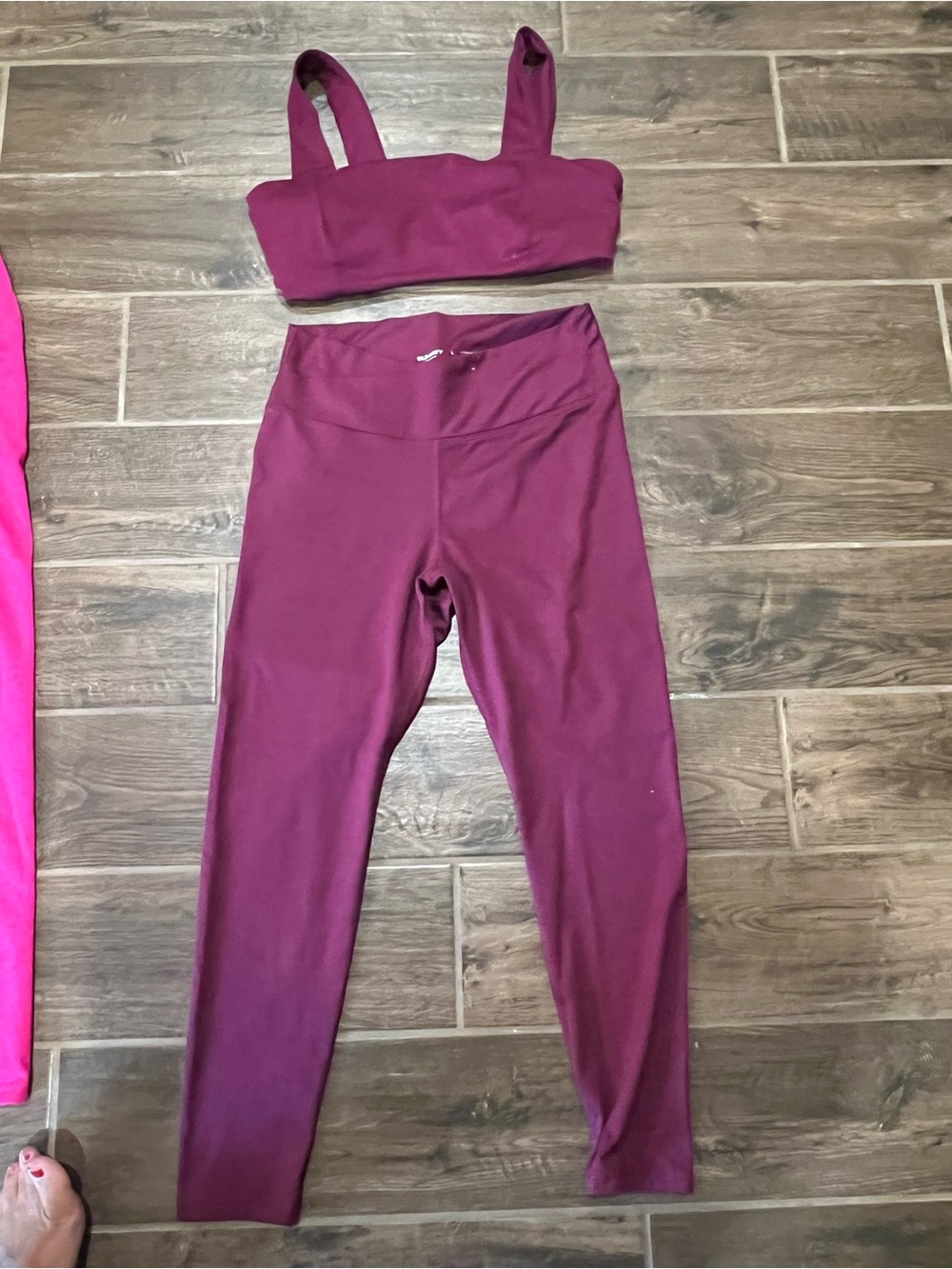 Women’s size L Old navy Sports bra/Leggings combo